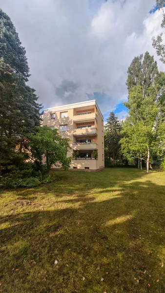 Lebendiger Wohnraum: 3-Zimmer-Wohnung in Berlin-Lichterfelde — photo 1